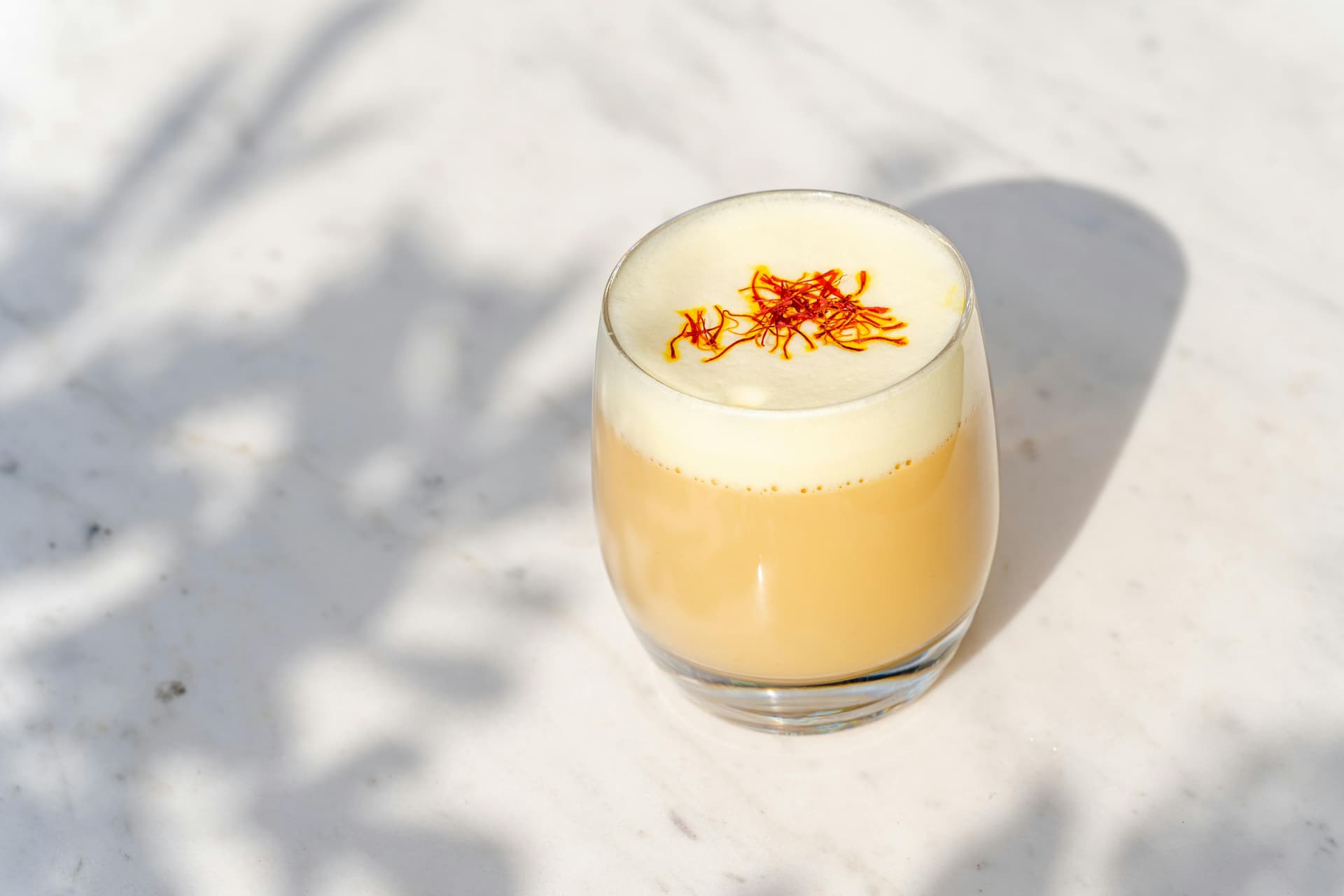 Chai Latte au Safran : La Recette Dorée et Réconfortante
